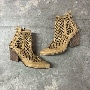 Matisse Walk On Beige Tan Leather Western Ankle Boots
